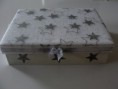 Caixinha de Madeira Branca de Estrelas Prateadas